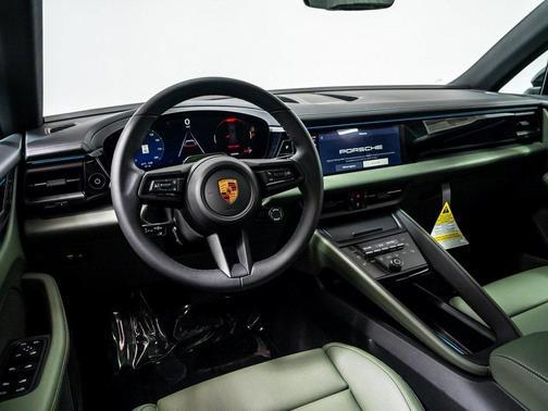 2026 Porsche Macan 4