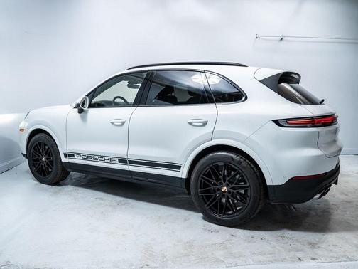 2025 Porsche Cayenne Base