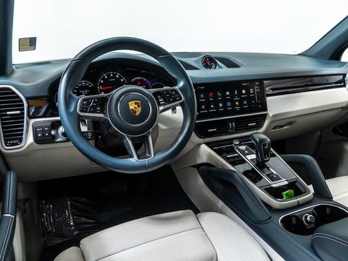Quartzite Grey Metallic 2023 Porsche Cayenne