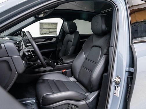 2026 Porsche Cayenne AWD