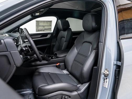 2026 Porsche Cayenne AWD