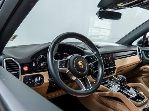 Mahogany Metallic 2023 Porsche Cayenne