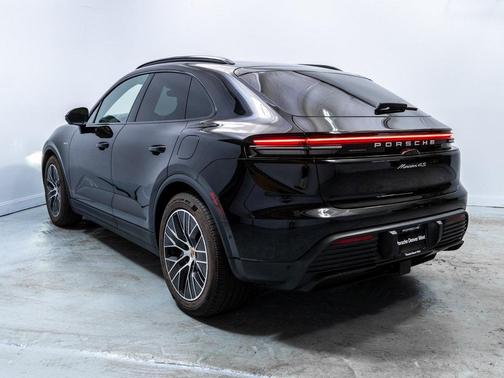 2025 Porsche Macan 4S