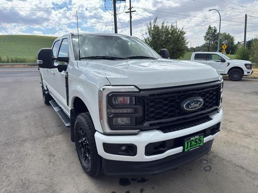 Oxford White 2023 Ford F-350 XLT