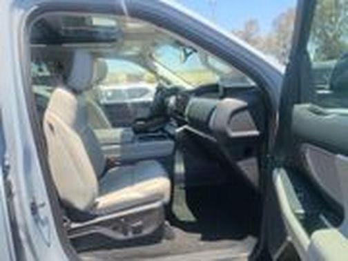 Glacier Gray Metallic TriCoat 2025 Ford Expedition Active