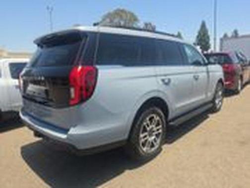 Glacier Gray Metallic TriCoat 2025 Ford Expedition Active