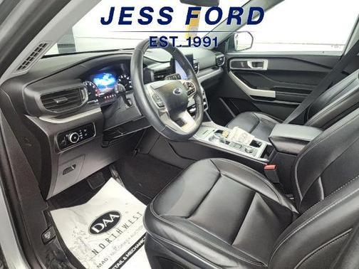 ICONIC SILVER METALLIC 2024 Ford Explorer XLT