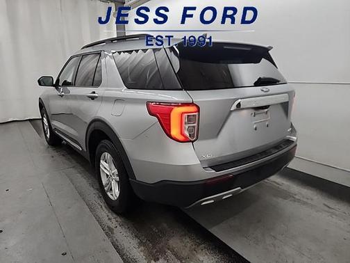 ICONIC SILVER METALLIC 2024 Ford Explorer XLT