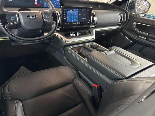 Oxford White 2025 Ford Expedition Max Platinum