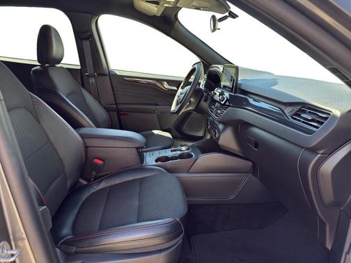 Carbonized Gray Metallic 2025 Ford Escape ST-Line
