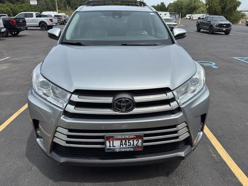 Celestial Silver Metallic 2017 Toyota Highlander XLE