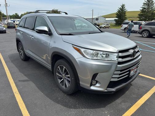 Celestial Silver Metallic 2017 Toyota Highlander XLE