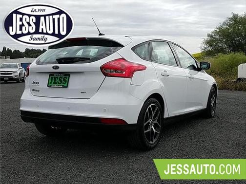 Oxford White 2017 Ford Focus SEL