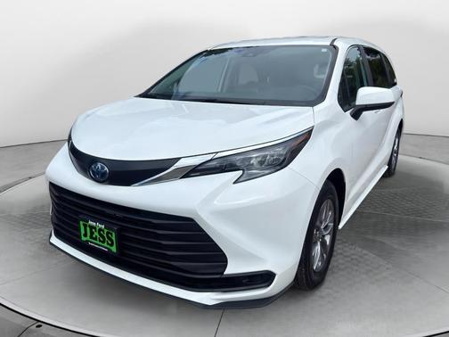 Ice Cap 2024 Toyota Sienna LE
