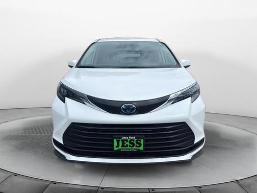 Ice Cap 2024 Toyota Sienna LE