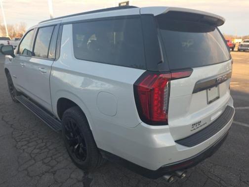 2022 GMC Yukon XL 4WD AT4