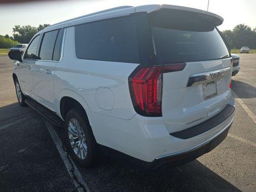 Summit White 2022 GMC Yukon XL SLT
