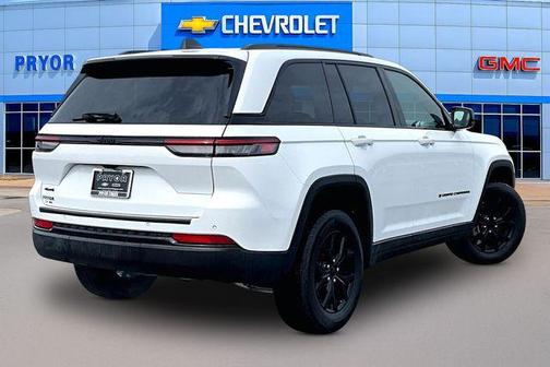 Bright White Clearcoat 2025 Jeep Grand Cherokee Altitude
