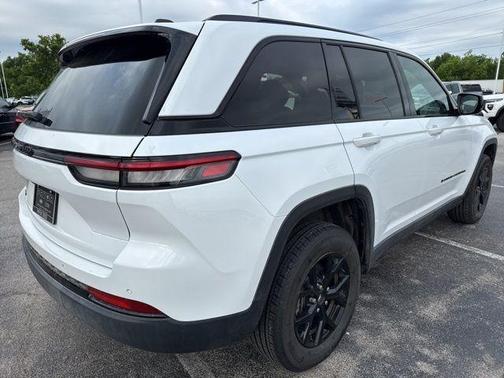 Bright White Clearcoat 2025 Jeep Grand Cherokee Altitude