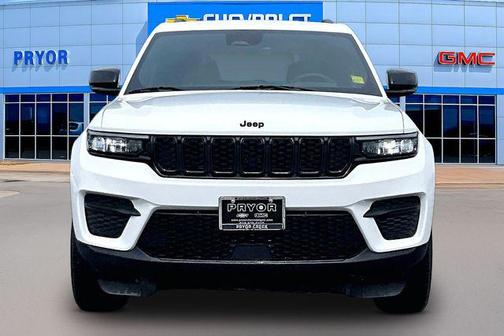 Bright White Clearcoat 2025 Jeep Grand Cherokee Altitude