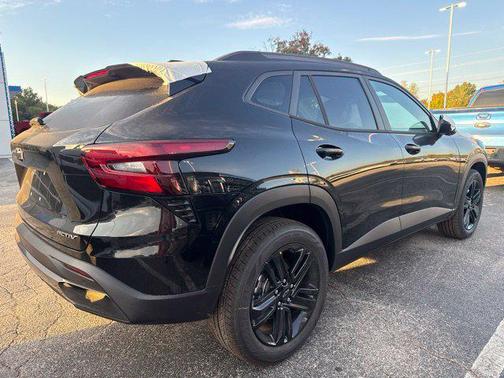 Mosaic Black Metallic 2026 Chevrolet Trax FWD ACTIV