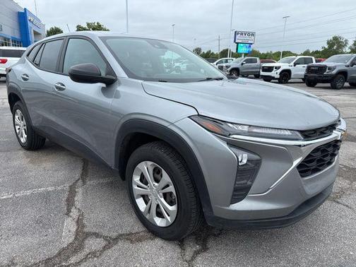 Sterling Gray Metallic 2024 Chevrolet Trax LS