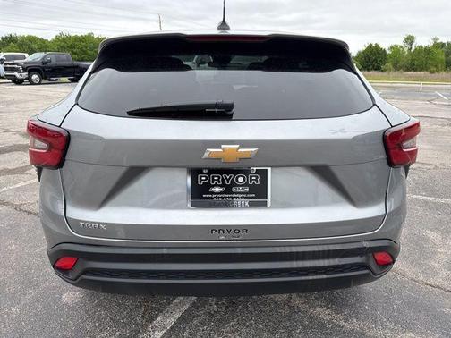 Sterling Gray Metallic 2024 Chevrolet Trax LS