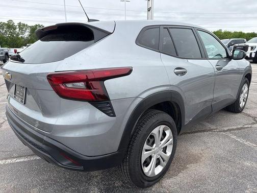Sterling Gray Metallic 2024 Chevrolet Trax LS