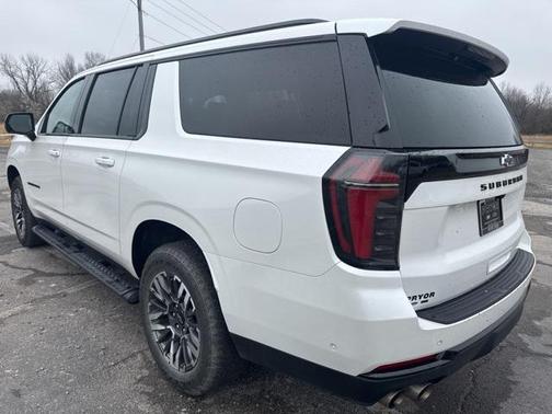 2025 Chevrolet Suburban 4WD Z71