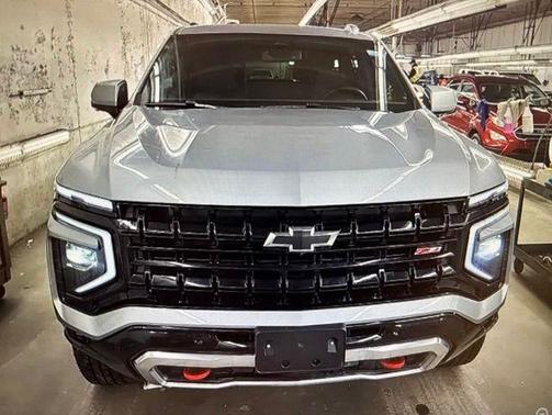 Sterling Gray Metallic 2025 Chevrolet Suburban 4WD Z71