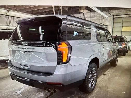 Sterling Gray Metallic 2025 Chevrolet Suburban 4WD Z71