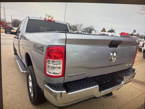 2023 RAM 2500 Big Horn Crew Cab 4x4 8' Box