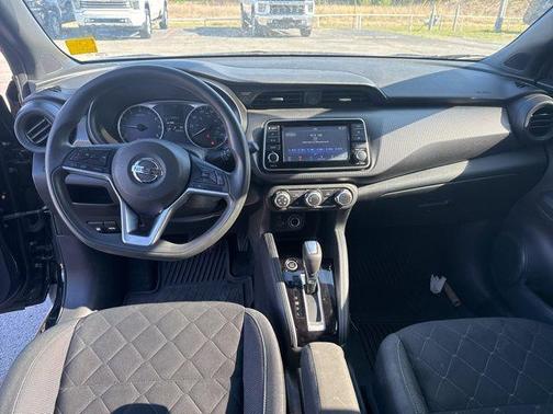 Super Black 2019 Nissan Kicks S