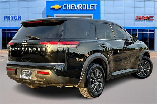 2022 Nissan Pathfinder S 2WD