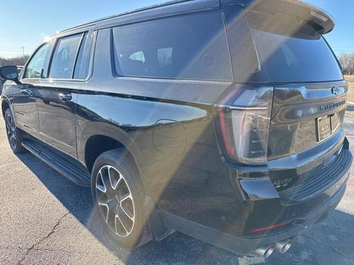 2025 Chevrolet Suburban RST