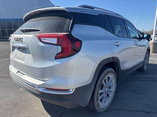 Quicksilver Metallic 2022 GMC Terrain SLT