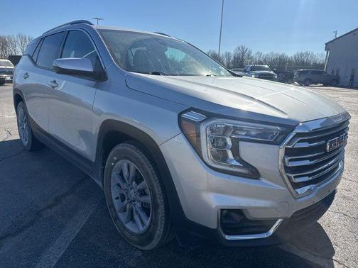 Quicksilver Metallic 2022 GMC Terrain SLT