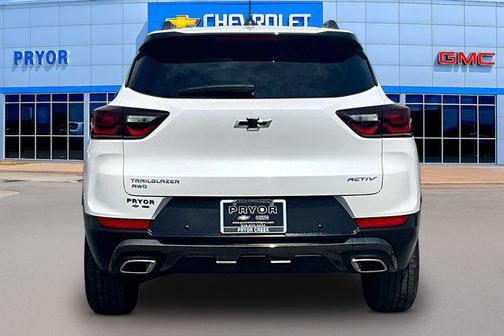 Iridescent Pearl Tricoat 2026 Chevrolet Trailblazer ACTIV