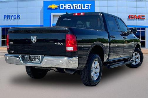 Diamond Black Crystal Pearlcoat 2022 RAM 1500 Classic SLT