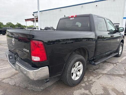 Diamond Black Crystal Pearlcoat 2022 RAM 1500 Classic SLT