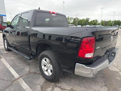 Diamond Black Crystal Pearlcoat 2022 RAM 1500 Classic SLT
