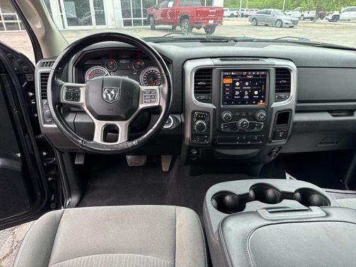 Diamond Black Crystal Pearlcoat 2022 RAM 1500 Classic SLT