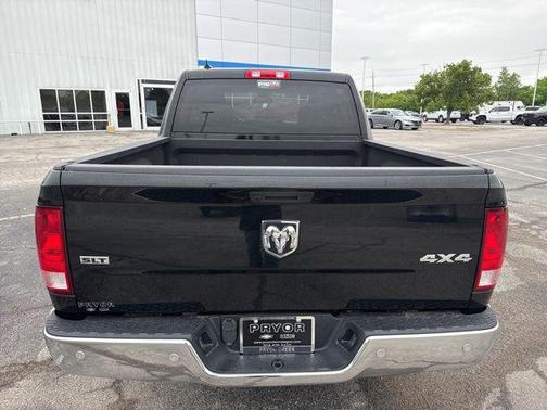 Diamond Black Crystal Pearlcoat 2022 RAM 1500 Classic SLT