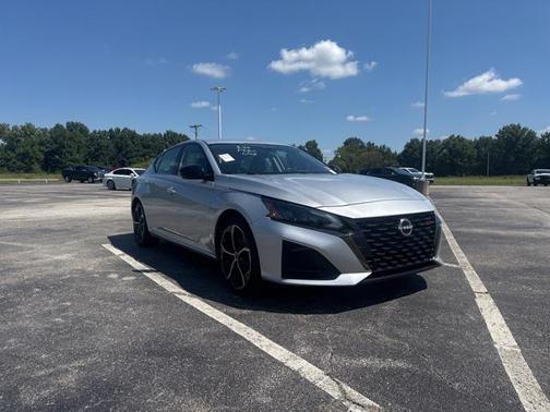 2023 Nissan Altima SR FWD