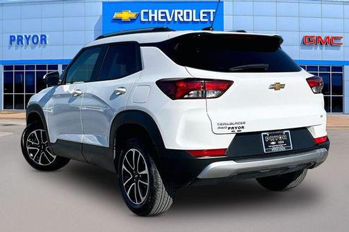 Summit White 2025 Chevrolet Trailblazer LT