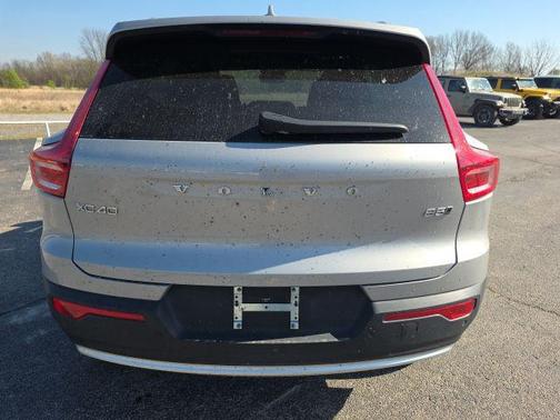 2024 Volvo XC40 B5 Core