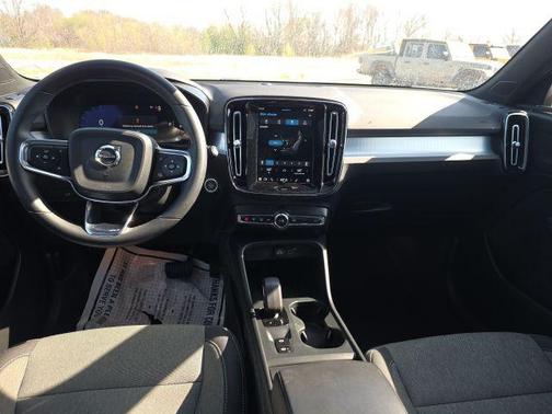 2024 Volvo XC40 B5 Core