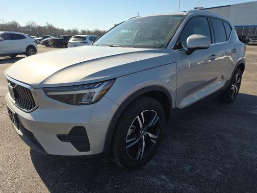 2024 Volvo XC40 B5 Core