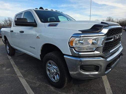 2022 RAM 2500 Tradesman Crew Cab 4x4 6'4' Box