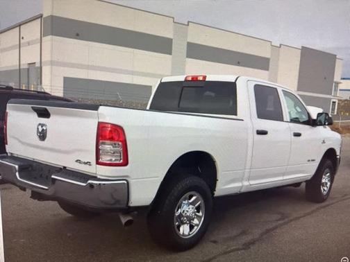 2022 RAM 2500 Tradesman Crew Cab 4x4 6'4' Box